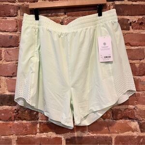 NEW Athleta Hustle 4.5” Short Mint Green Size 1X 980419
